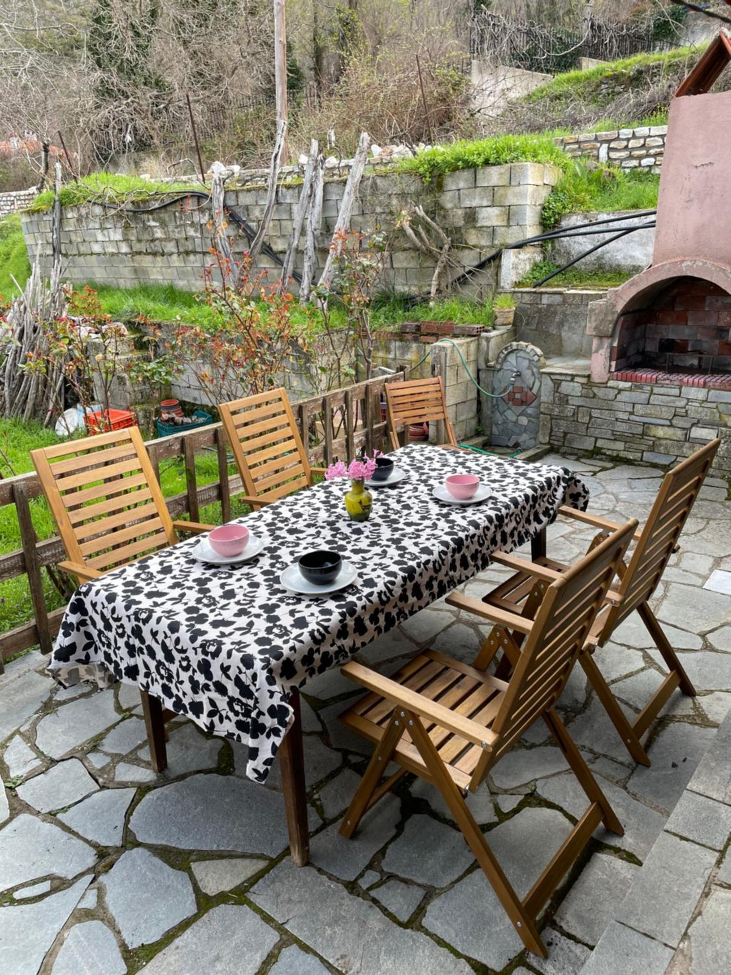 Lila'S Guest House Mikros Prinos Exterior foto
